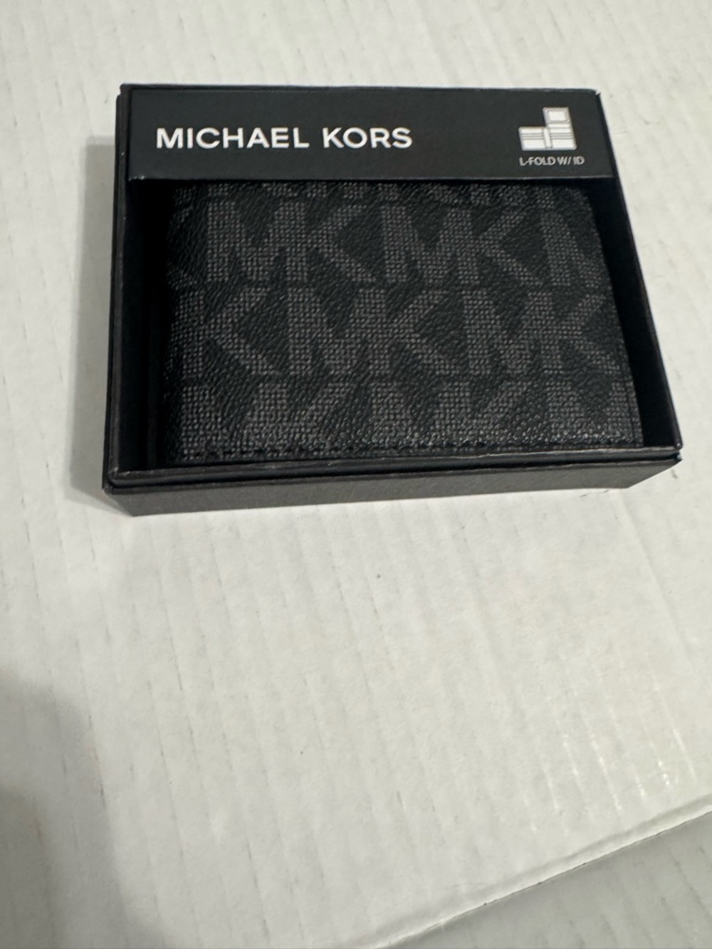 Michael Kors Men's Slim Bifold Wallet - Black & Gray MK Signature - Picture 6 of 7